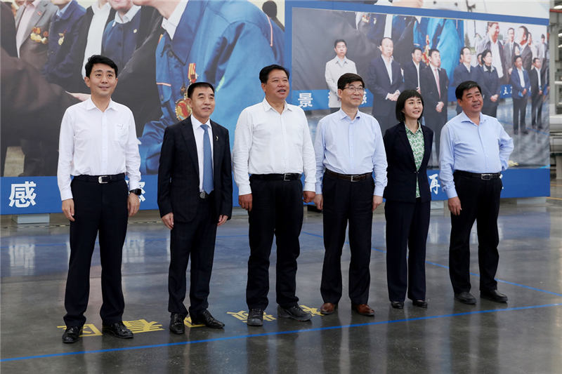 山东省省委常委、政法委书记林峰海一行莅临尊龙凯时人生就是博考察指导